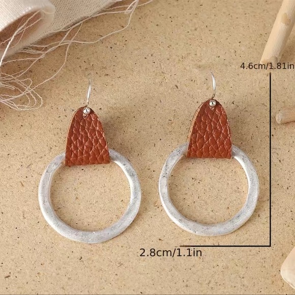 NEW Silver tone Circle & Brown Faux Leather Fishhook Earrings Lightweight NEW - Picture 3 of 5